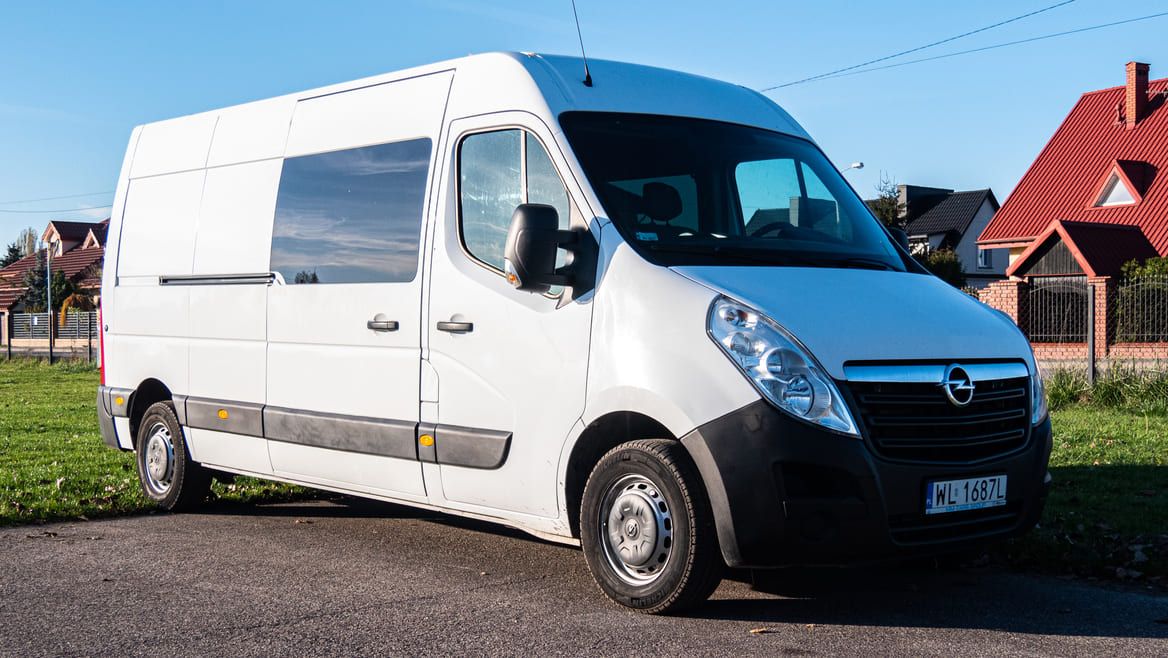 Wynajem busów Warszawa Dlaczego Opel Movano to doskonały wybór